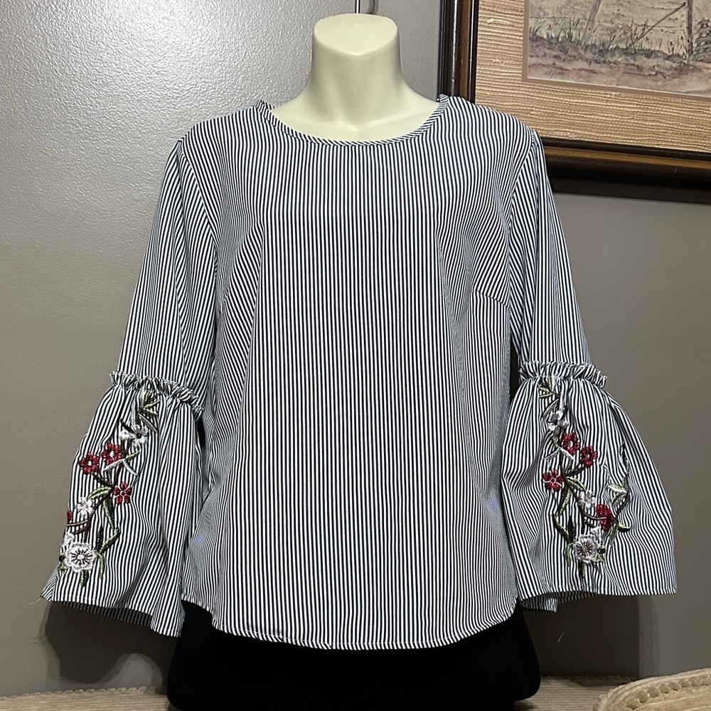 Stem & Vine Striped Bell Sleeve Top with Floral Embroidery size small
